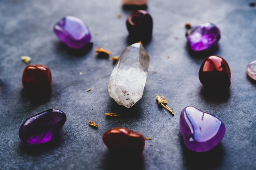 purple and orange crystals circled around a clear crystal.